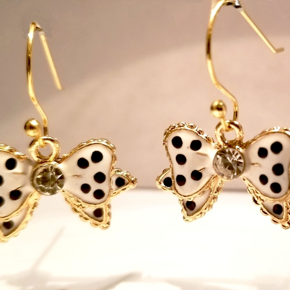 white bow earrings